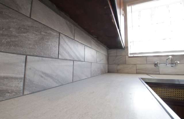 2nd floor one bedroom on south High Gallery 3