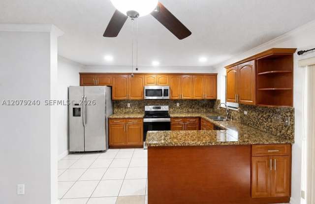 8215 SW 23rd Ct Gallery 4