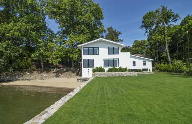 31 Bluff Avenue Gallery 2