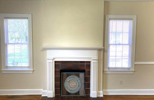 Duplex located close to UK, Downtown or St Joe Hospital   20260716 Gallery 4