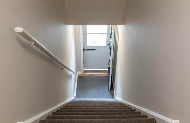 1108 YARDLEY CMNS Gallery 2