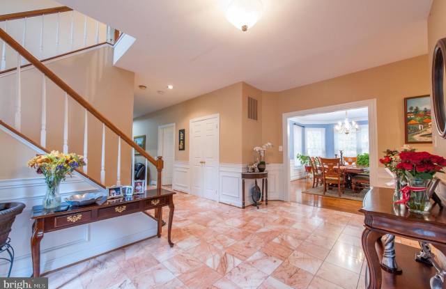 9803 PORTSIDE DR Gallery 4