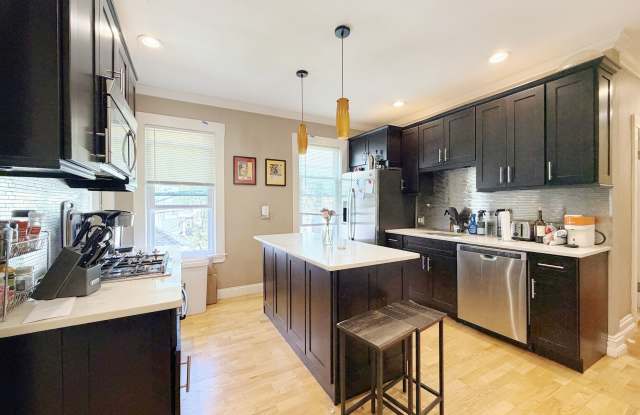 17 Pleasant Street - 2 photos photos
