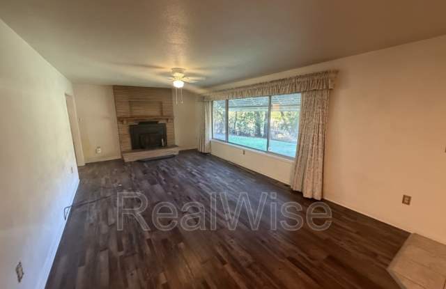 7665 Rogue River Hwy Gallery 4