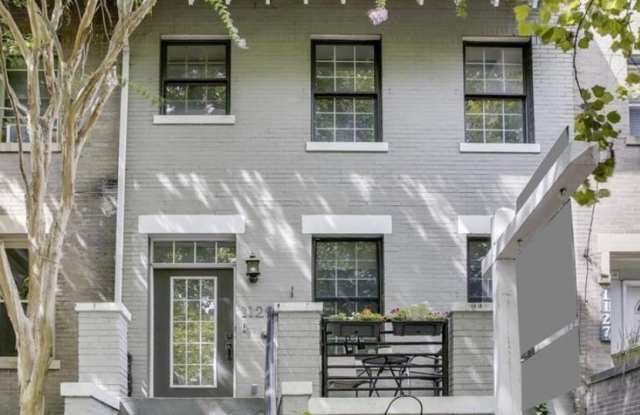 Reduced !! 1Beautiful 3 bed  Den + 3 Full Baths - Gorgeous upper level unit photos photos