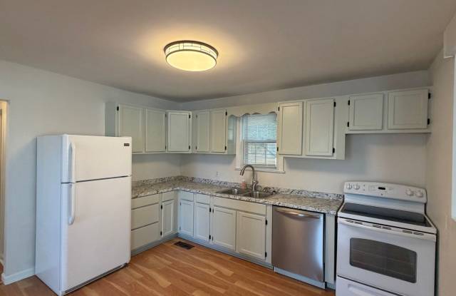 Charming 2-Bedroom Home in Desirable Woodbine Neighborhood Gallery 4