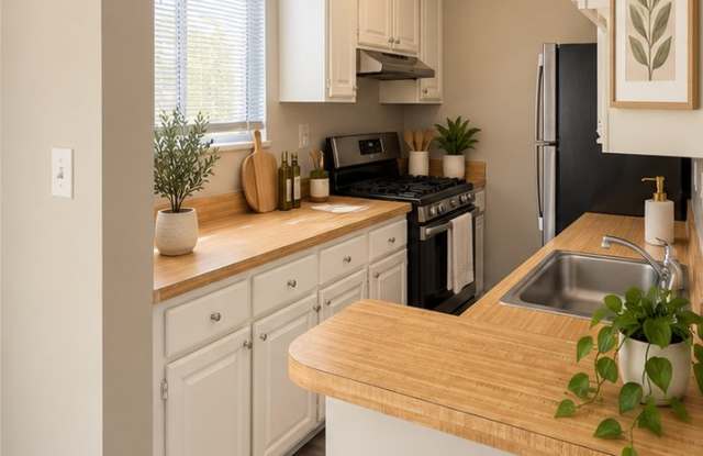 2026 Move-In Special – $500 Lease Signing Bonus! Top-Floor 2-Bedroom Condo in Southwest DC – $1,675/Month! Gallery 1