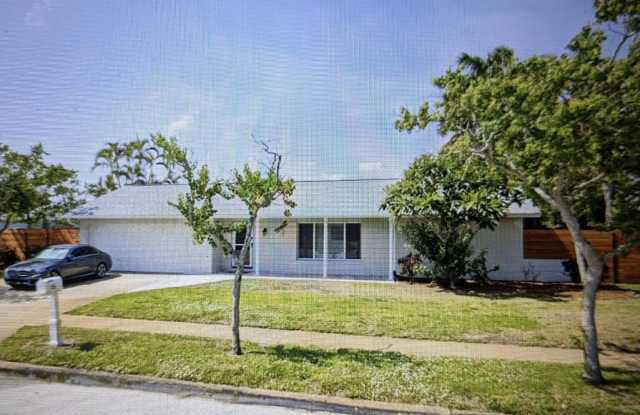 215 Artemis Blvd photos photos