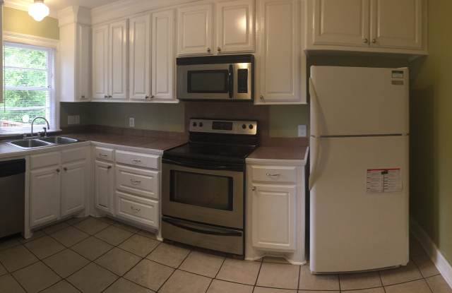 1103 Bellevue Pl Gallery 3