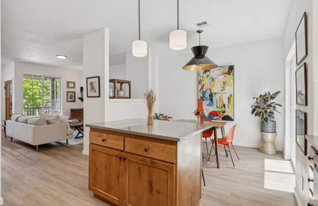 Spacious 3 story townhouse w/ 2 car garage and a Bonus Room 1 MONTH FREE Gallery 4