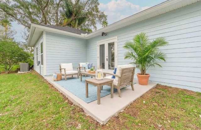 679 Coral Cir Gallery 4