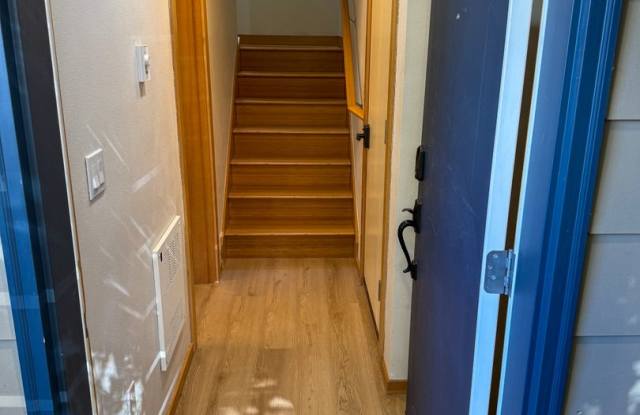 Stand-Alone Ballard Townhome with 3 En-Suite Bedrooms & A/C! Gallery 4
