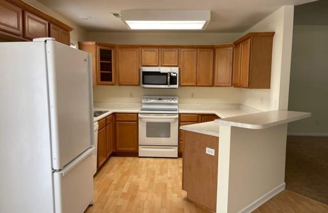 Spacious 3BR Home with Fenced Yard, 2-Car Garage  Great South Columbia Location photos photos