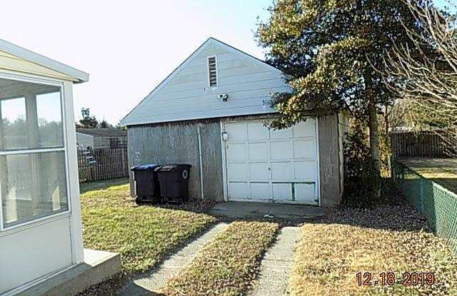 1300 LAUREL ROAD Gallery 4