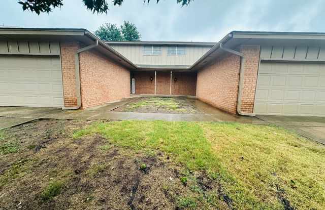 3 Bedroom 2 1/2 Bathroom Duplex - WON’T LAST LONG! photos photos