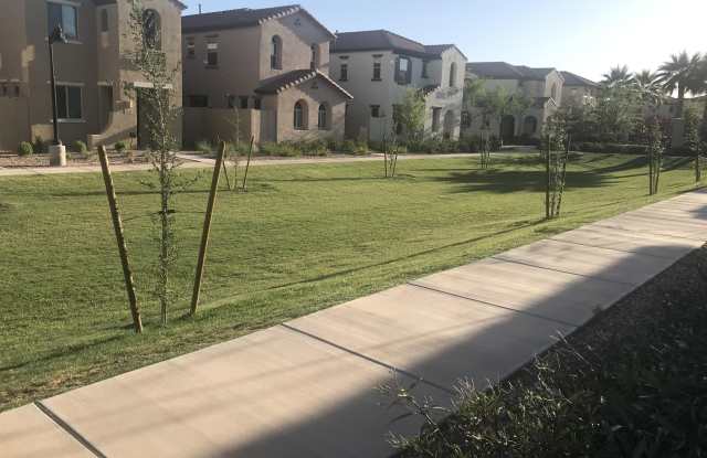 3739 E TRINITY Lane Gallery 4