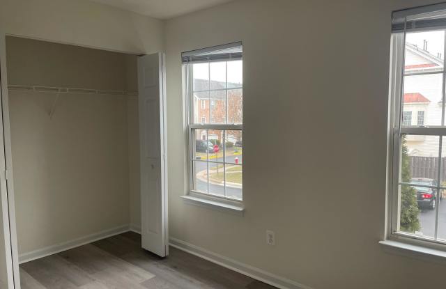 22150 TRAILSIDE SQUARE Gallery 2