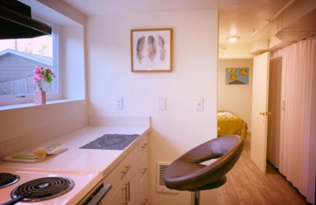 2407 E Ward St B - 2407 East Ward Street, Seattle, WA 98112
