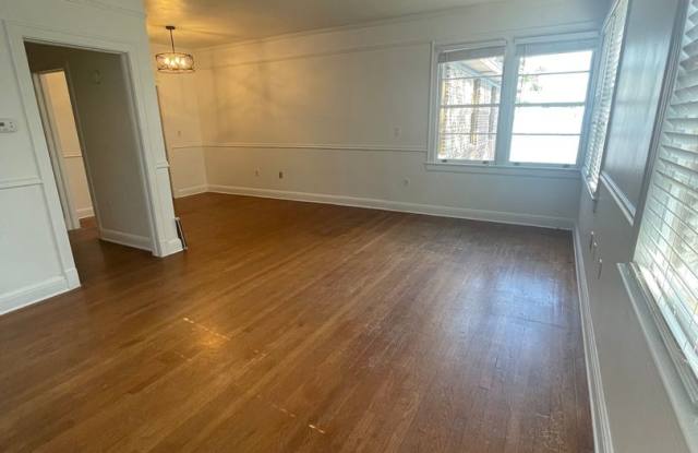 Riverside Charm! 1BR Upstairs Apartment with Hardwood Floors & Water View Gallery 2