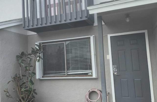 5204 Bayside Drive Gallery 1