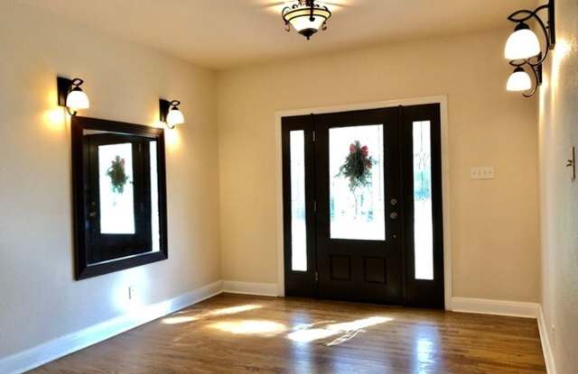 231 E Elmview Place Gallery 2