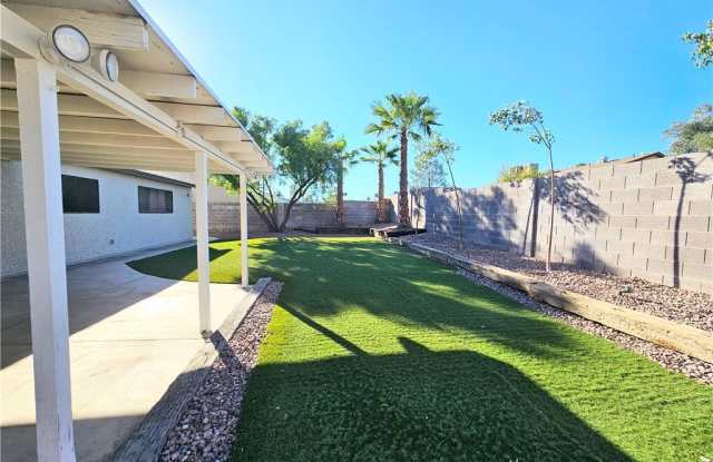 5194 Golden Spring Avenue Gallery 3