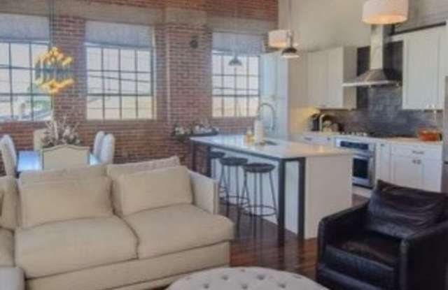 BIRMINGHAM DOWNTOWN CONDO FOR LEASE Gallery 4