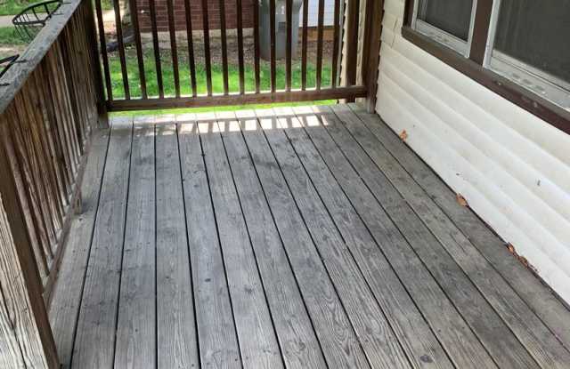 ****AVAILABLE AUGUST 2027**** 3 Bedroom Home with Covered Front Porch - Just Off Washington St Gallery 3