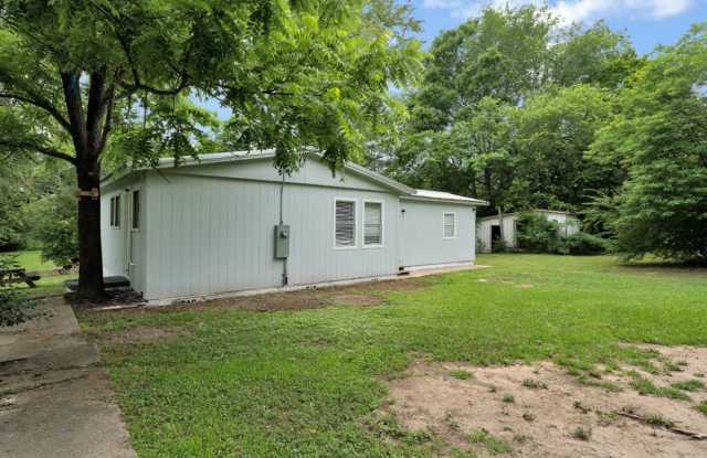 Rock Creek!!!3 Bedroom/2 Bath Move in Ready! Pet Friendly Gallery 4