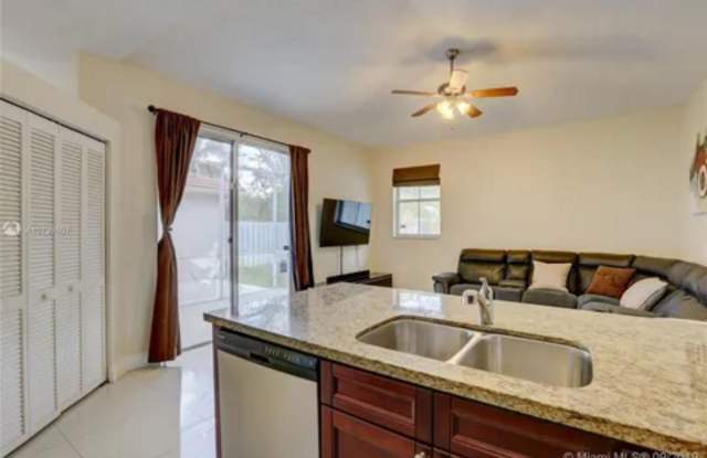 288 NW 74th Way, Plantation, FL 33317 photos photos