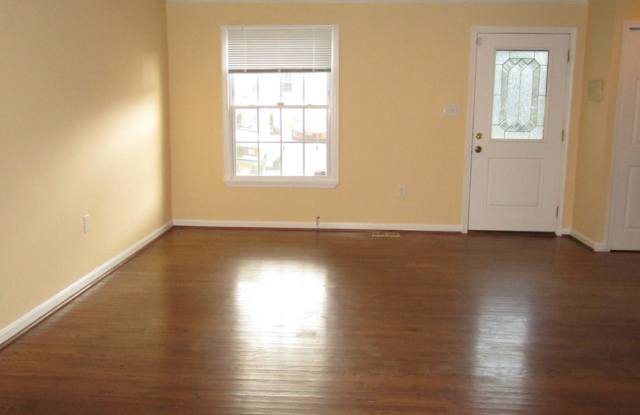 Amazing 3 Bedroom Townhome in Laurel! Gallery 4
