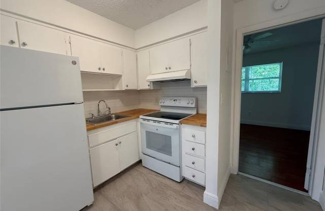 810 SE 18th Street unit: 6 photos photos