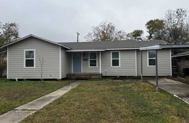 1905 Navidad Street - 1905 Navidad Street, Victoria, TX 77901