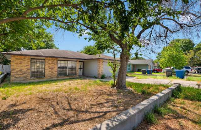 AFFORDABLE Single Story Rental Home on Old Sky Harbor - Available Now! photos photos