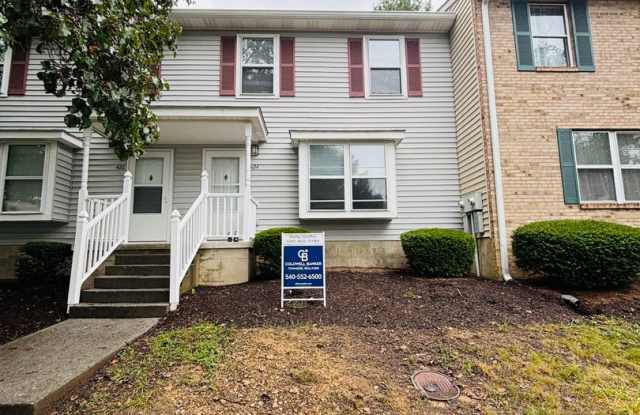 4 Bedroom 2.5 Bath Townhouse photos photos