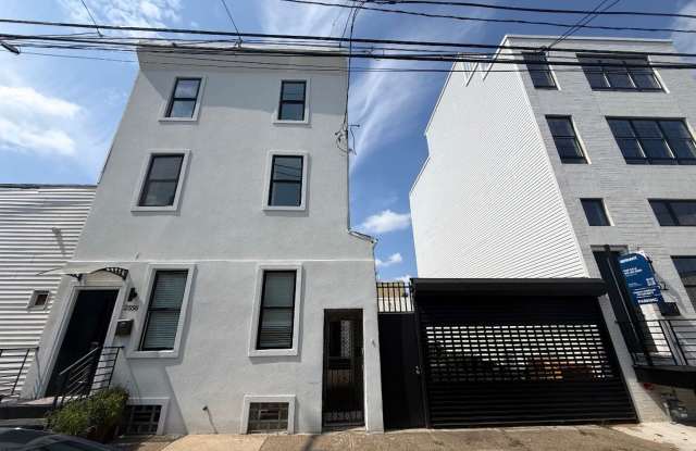 2556 E Somerset St Gallery 1