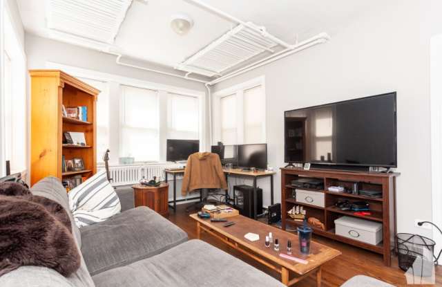 3511 N Damen Ave - 3511 North Damen Avenue, Chicago, IL 60618