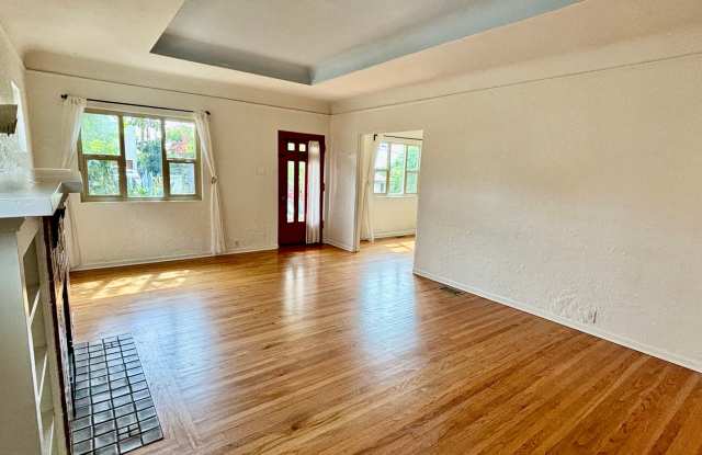 Beautiful 2 bed 1 bath home in University Heights Gallery 4