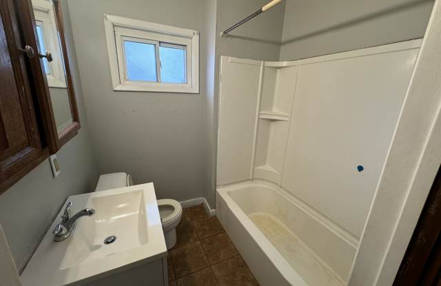 391 Roycroft Drive Gallery 2