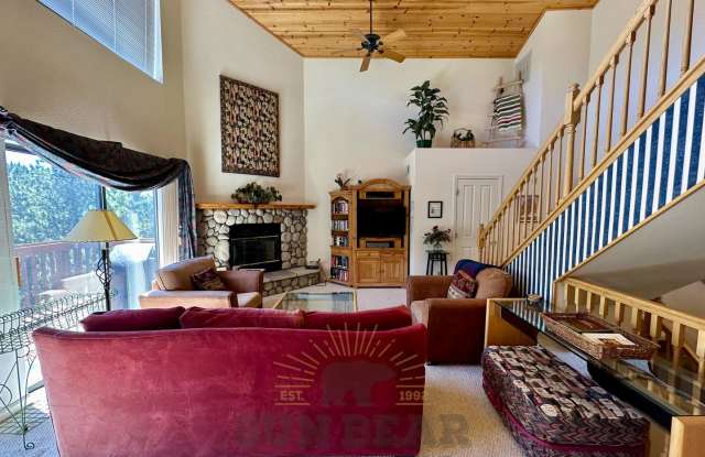 Winter Lease! Cozy 2 Bedroom with side lake and Diamond Peak views! Gallery 4