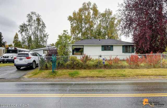 2948 Turnagain Street Gallery 2