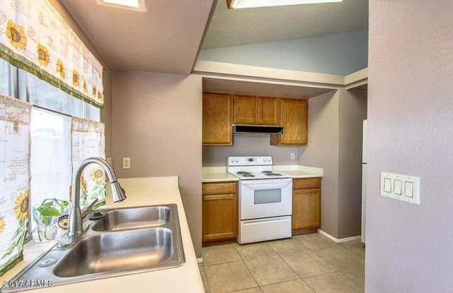 8026 W WETHERSFIELD Road Gallery 3