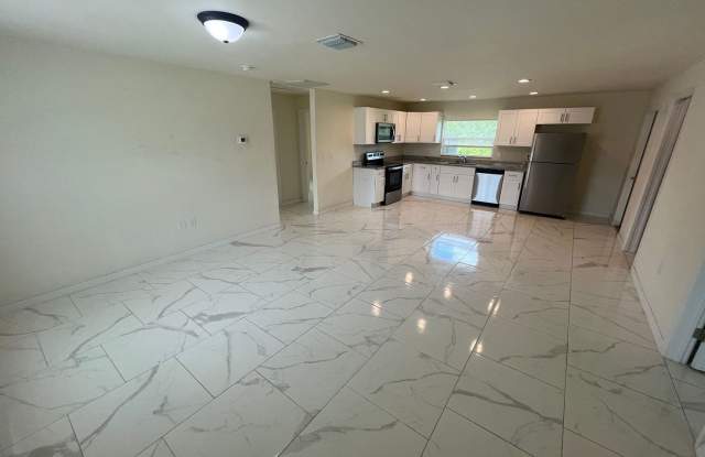 3br 2ba Single Family home in a Great Location! Gallery 4