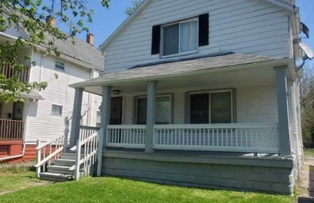 Charming 4-Bedroom Property in Prime Location photos photos