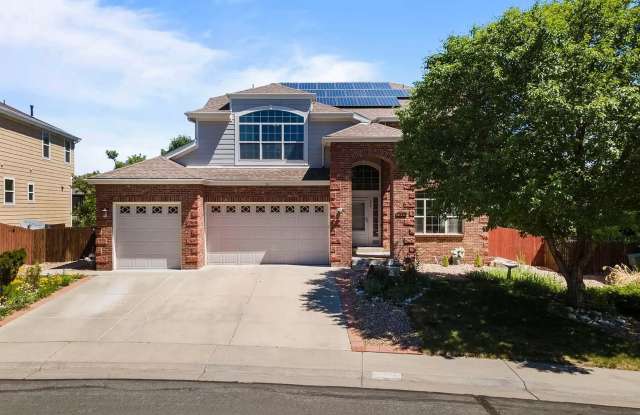 Huge room in a large shared home, private bathroom, great neighborhood, friendly roommates! photos photos