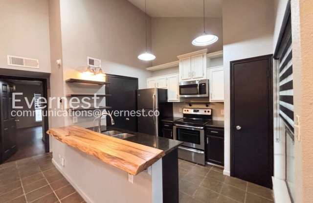 8611 Datapoint Drive Gallery 4