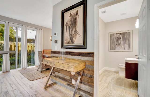 13515 Fountain View Boulevard Gallery 4