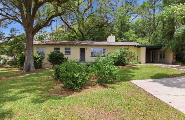 1734 W Tharpe Street Gallery 1