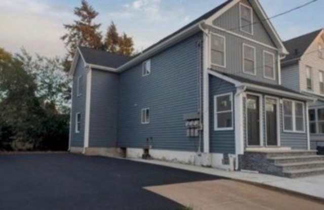 425 Howe Ave Gallery 1