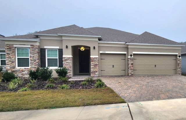 4/3 with 3 car garage in Tara Estates photos photos